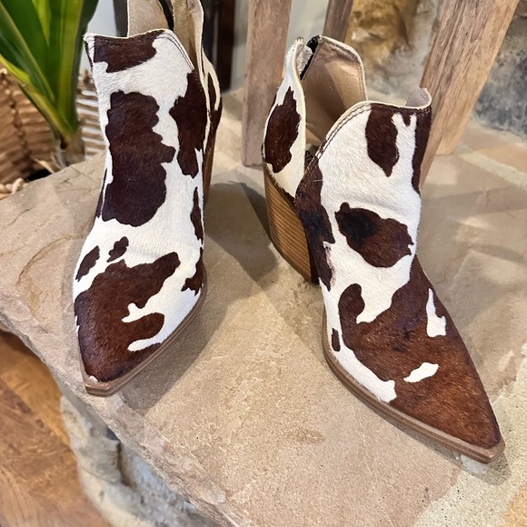 Steve Madden Shoes - Steve Madden Brown and White Ankle Booties